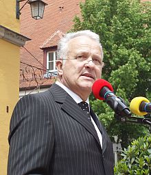 Bundesvorsitzender Volker Drr whrend seiner Ansprache vor der Schranne. Foto: Josef Balazs