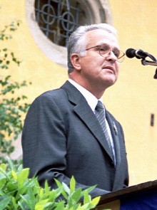 Bundesvorsitzender Volker Drr mahnte in seiner Festrede mehr Akzeptanz und Solidaritt mit den Aussiedlern ein. Foto: Josef Balazs