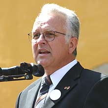 Bundesvorsitzender Volker Drr whrend seiner Ansprache in Dinkelsbhl. Foto: Gnther Melzer