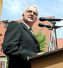 Bundesvorsitzender Volker E. Drr whrend seiner Festrede am Pfingstsonntag in Dinkelsbhl. Foto: Gnther Melzer
