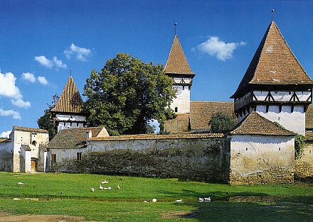 Bilder aus Siebenbrgen 2004, Titelbild: Kirchenburg Kleinschenk. Foto: Martin Eichler