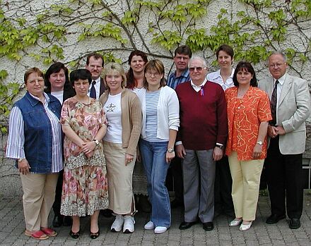 Grndung des Kreisgruppe Erding, von links: Gerlinde Juchum, Regina Michelberger, Elwine Matthes, Martin Wagner, Brunhilde Rmer, Irmgard Lutsch, Astrid Weber, Martin Grumess, Heinrich Melzer, Karin Dietrich, Heide Baier, Pfarrer Friedrich Falkenstein.