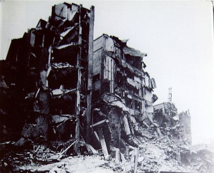 Eingestrzte Huser in Bukarest nach dem Erdbeben vom 4. Mrz 1977.
