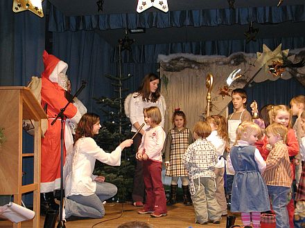 Nikolaus besuchte die jungen Siebenbrger Sachsen in Erding. Foto: Fritz Falkenstein