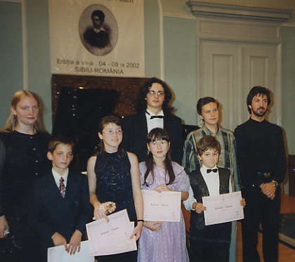 Preistrger (von links nach rechts): Gabriela Ungureanu (1. Preis und Carl-Filtsch-Preis, Altersgruppe C), Valentin Muresan (1. Preis, AG A), Silvia Zervu (Komposition, 2. Preis, AG B), Adela Liculescu Ratoi (1.Preis, AG A), Octavian Renea (2. Preis, AG C), Calin Andrei (3. Preis), Catalin Draghici (1. Preis), Lovato Frederico (Groer Carl-Filtsch-Preis).