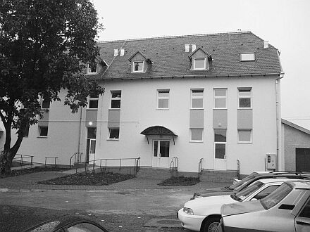 Erweiterungsbau der Friedrich-Mller-Fachschule in Hermannstadt, vorwiegend finanziert durch das Bundesinnenministerium und das bayerische Sozialministerium. Foto: Fred Nuss