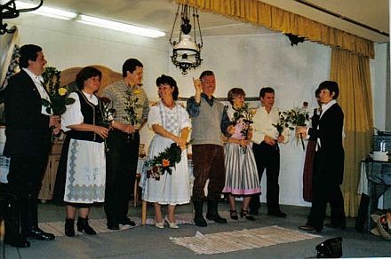 Die Theatertruhe Nrnberg-Nadesch begeisterte das Publikum mit dem Mundartstck "Droa Fronjderkniecht". Foto: Hans Georg Baier