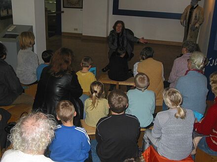 Im Banne siebenbrgischer Mrchen. Lesung von Sigrid Frh. Foto: Hans-Werner Schuster