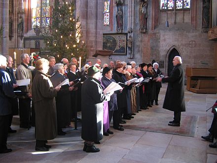 Der Frther Chor unter der Leitung von Reinhold Schneider gestaltete den Gedenkgottesdienst in St. Sebald mit. Foto: Horst Gbbel