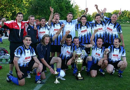 Die Siebenbrgler siegten beim siebenbrgischen Fuballtunier 2004 in Dinkelsbhl. Foto: Gnther Melzer