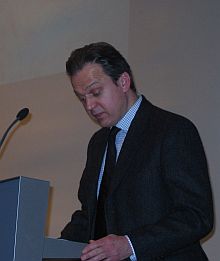 Der Historiker Gnter Klein whrend seines Vortrages in Nrnberg. Foto: Doris Hutter