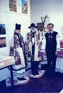 Dietmar Melzer (rechts) hat sich ehrenamlich fr die siebenbrgische Ausstellung in der „Ostdeutschen Stube“ in Schwbisch Gmnd eingesetzt.