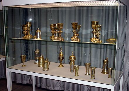 Attraktion im Germanischen Nationalmuseum: Vitrine mit Goldschmiedekunst, die ausschlielich von Siebenbrger Sachsen hergestellt wurde.