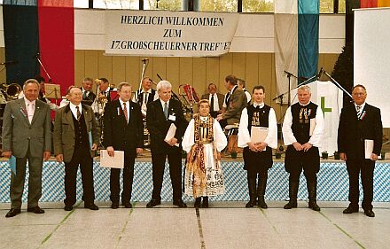 Ehrungen beim 17. Groscheuerner Treffen, von links nach rechts: Stefan Gro, Hans Paul Fuss, Lukas Gro, Johann Imrich, Edeltraut Grau, Gerhard May, Simon Mai, Johann Mller.