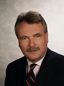 Hans-Heinrich Grosse-Brockhoff, Chef der Staatskanzlei und Kulturstaatssekretr der neuen Regierung in Dsseldorf.
