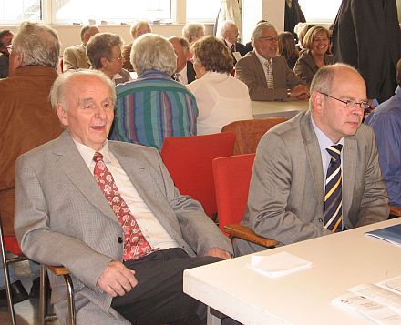 Staatsminister a. D. Konrad Grundmann (links) und Ministerialrat Johannes Lierenfeld bei der Ausstellungserffnung in Dsseldorf.