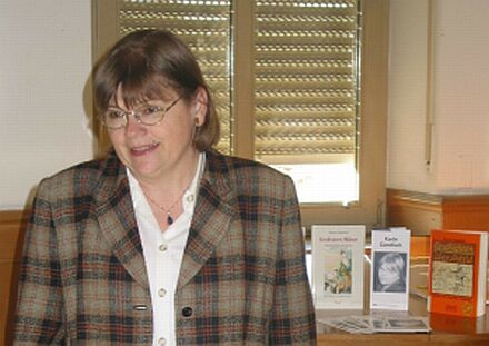 Karin Gndisch in der Stadtbcherei Speyer. Foto: Hans-Werner Schuster