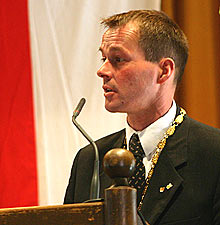 Dr. Christoph Hammer, Oberbrgermeister der Groen Kreisstadt Dinkelsbhl, bei seiner Rede anlsslich der Erffnung des Heimattages am Pfingstsamstag im Schrannen-Festsaal. Foto: Gnther Melzer