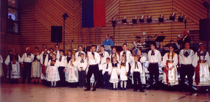 Zahlreiche Hammersdorfer kamen in ihrer Festtracht nach Mittelbiberach.