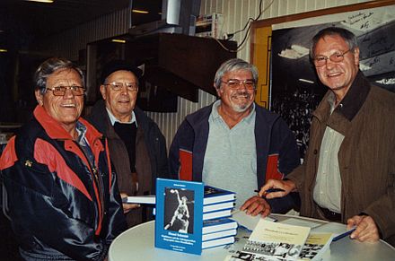 Vor dem Nostalgiespiel in Gnzburg, von links nach rechts: Karl Martini, Hans Bretz, Robert Scherer und Hansi Schmidt. Foto: Johann Steiner