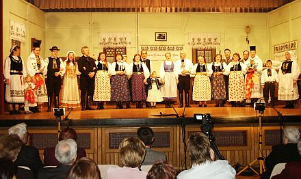 Die Theatergruppe Heidenheim begeisterte mit der Auffhrung in siebenbrgisch-schsischer Mundart.