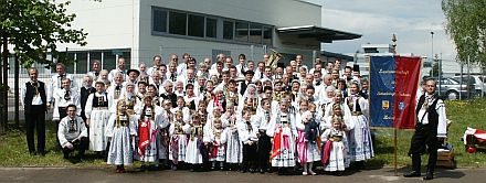 Zahlreiche Landsleute nahmen in Tracht am Schferlauf in Heidenheim teil.