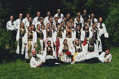 Siebenbrgische Jugendliche der Tanzgruppen Heilbronn, Augsburg und Stuttgart beim Kronenfest in Heilbronn. Foto: Uwe Baier