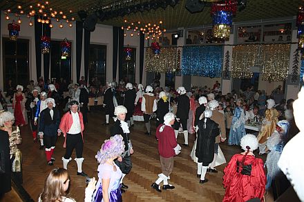 Beim Faschingsball in Herzogenaurach waren Rokoko-Kostme angesagt. Foto: Gerhard Berner