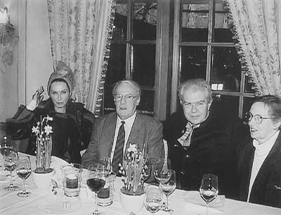Bei der feierlichen Verabschiedung am 16. Januar 2002 in Mnchen, von links nach rechts: Dr. Beatrice Habermann, Dr. Gnter von Hochmeister, Dipl.-Ing. Hans-Christian Habermann, Hanna von Hochmeister. Foto: Hans-Joachim Acker