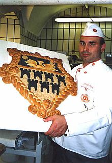 Bckermeister Dieter Hoffmann siegte mit dem aus Brotteig geformten Siebenbrgenwappen.
