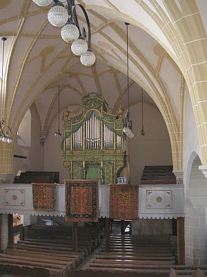 Blick auf die 1795 erbaute Orgel der evangelischen Kirche in Honigberg.