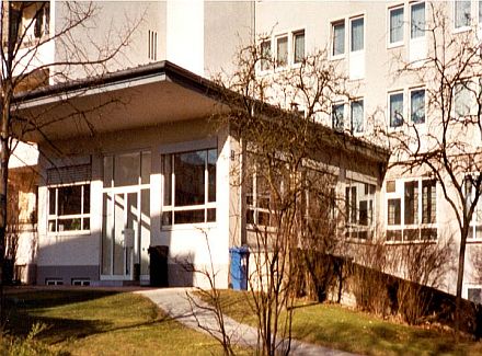 In der Halskestrae 15 in Mnchen: Der Eingangsbereich des Institutes fr deutsche Kultur und Geschichte Sdosteuropas an der Ludwig-Maximilians-Universitt Mnchen.