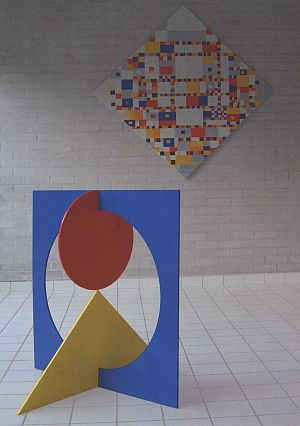 Ingo Glass: ‚Mittelpunkt‘, Aluminium einbrennlackiert, 100 x 100 x 100 cm. Mondrianhuis, Museum fr Konstruktive und Konkrete Kunst, Amersfoort/Niederlande.