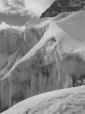 Am Hochgletscher des Island Peak. Foto: Erich Bonfert 