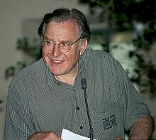 Peter Jacobi bei seiner Danksagung fr den Siebenbrgisch-Schsischen Kulturpreis 2003. Foto: Josef Balazs