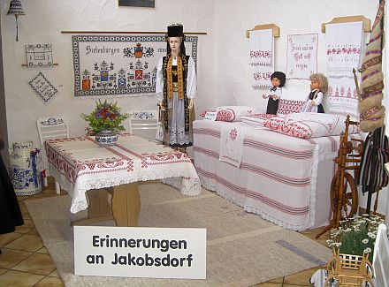 Heimatstube, beim Jakobsdorfer Treffen von Brigitte und Georg Barthmes eingerichtet.