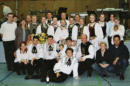 Jugendtanzgruppe Stuttgart beim Volkstanzwettbewerb der SJD in Mosbach, 25. Oktober 2003