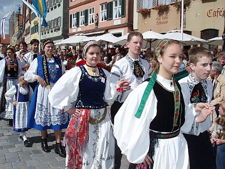 Den Hhepunkt der von der Jugend gestalteten Aktivitten in Dinkelsbhl war die Volkstanzveranstaltung 