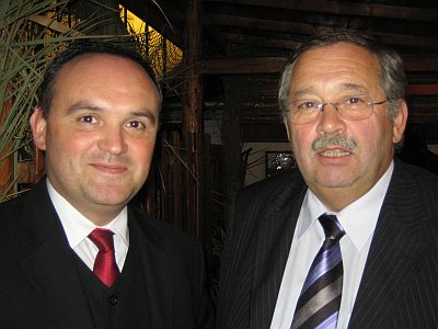 Der Prsident des Hessischen Landtags, Norbert Kartmann (rechts), im Gesprch mit Ovidiu Gant, Abgeordneter des deutschen Forums im rumnischen Parlament.