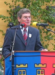 Der Aussiedlerbeauftragte der Bundesregierung, Hans-Peter Kemper, whren seiner Ansprache in Dinkelsbhl. Foto: Josef Balazs