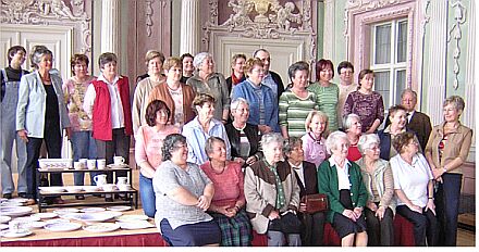 Keramikmalkurs auf Schloss Zell a. Pram: Gruppenbild im Groen Saal. Foto: Lohr