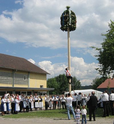 Kronenfest in Crailsheim. Martin Meister beim Aufstieg. Foto: Ortwin Arz