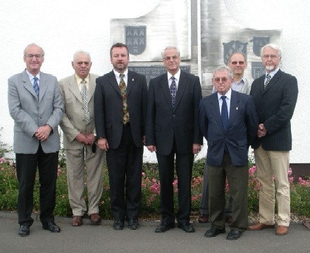 Bei ihrem Arbeitstreffen in Drabenderhhe kamen die Landesvorsitzenden der siebenbrgischen Landsmannschaft mit Bischof D. Dr. Christoph Klein (Mitte) zusammen, von links nach rechts: Alfred Mrass, Ortwin Gunne, Bernd Fabritius, Helmut Beer, Harald Janesch und Volkmar Gerger. Foto: Enni Janesch