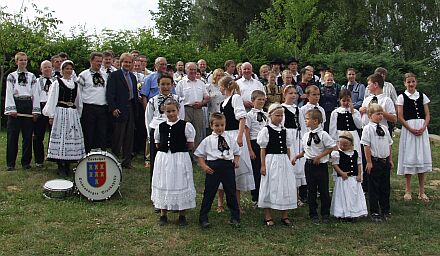 Die Gestalter und Ehrengste des Kronenfestes in in Altdorf. Foto: Petra Reiner