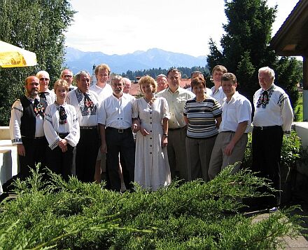 Die Mnchner Blaskapelle und Volkstanzgruppe gestalteten das Sommerfest des Altenheims Lechbruck mit. Foto: Heinrich Sander