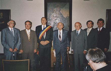 Verdienstvolle Lechnitzer wurden in Rothenburg ob der Tauber gewrdigt, von links nach rechts: Martin Hauptmann, Herbert Hachtel (OB Rothenburg o. d. T.), Teodor S. Pop (Lechnitzer Brgermeister), Hansgeorg Felker, Wigant Weltzer, Georg Hiesch (Kreisgruppe) und Thomas Emmerling, erster Vorsitzender der HOG Lechnitz.