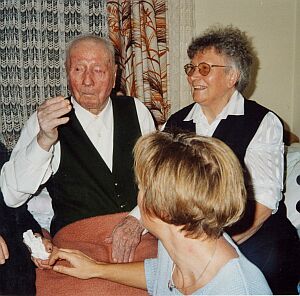 Josef Lederhilger an seinem 100. Geburtstag mit Tochter Maria Fisi.