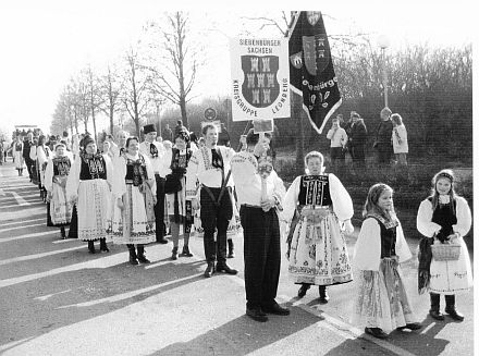 Die Siebenbrger Sachsen wurden beim Umzug des 234. Pferdemarktes in Leonberg mit einem ersten Preis belohnt.