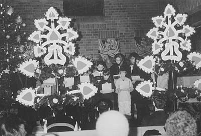 Zwei Reumarkter Christleuchter beim Lichtertsingen am ersten Weihnachtstag in der Dankeskirche zu Mnchen (siehe Veranstaltungstipp am Ende des Artikels). Foto: Oswald Kessler