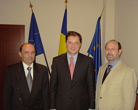 Botschafter Bodgan Mazuru (Mitte) empfing die Landesvorsitzenden Ernst Meinhardt (links) und Johann Schpf in Berlin.